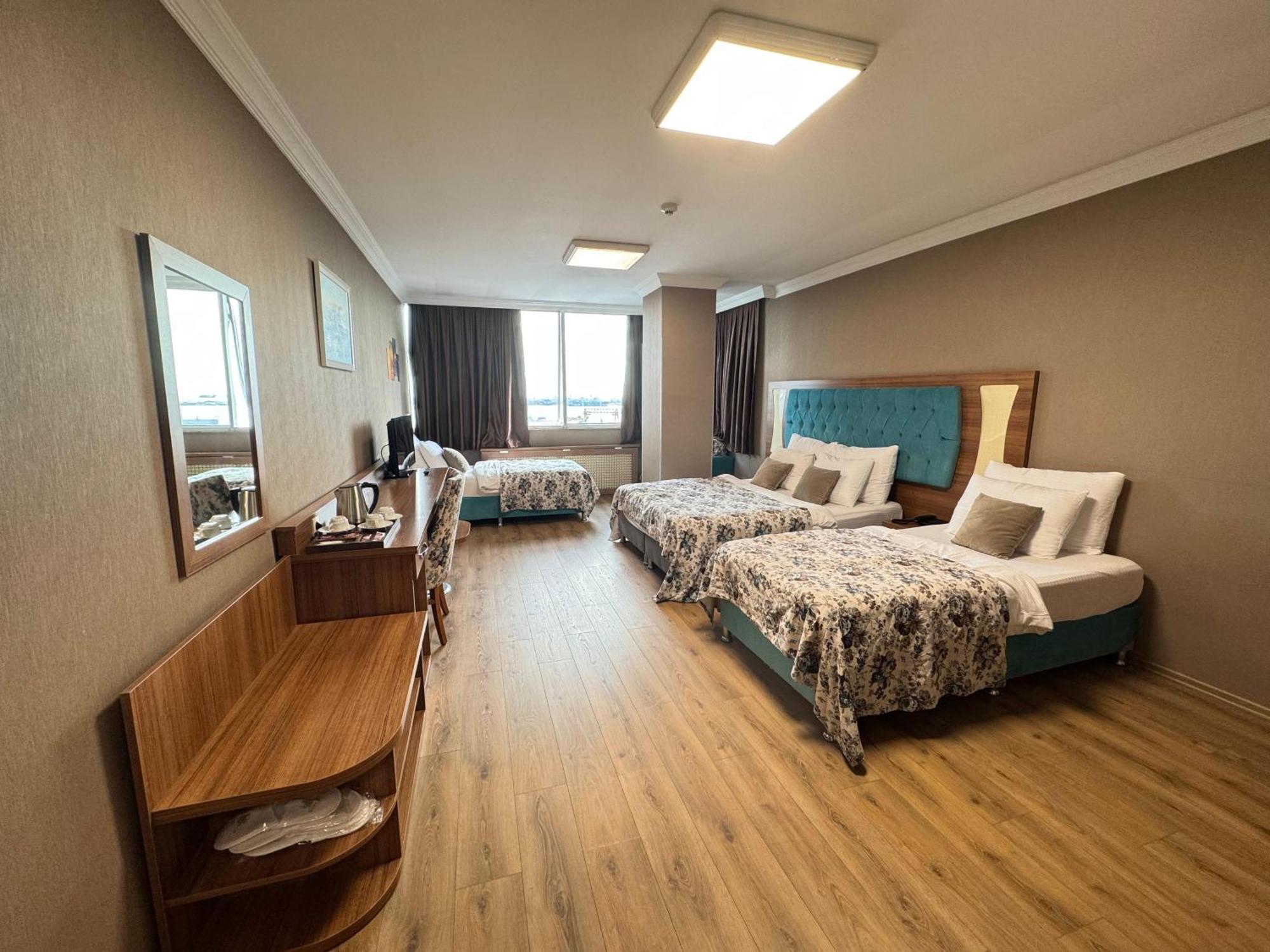 Golden Lounge Hotel — Photos 1
